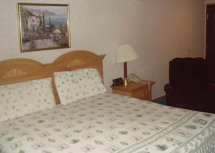 Townhouse Inn & Suites Omaha