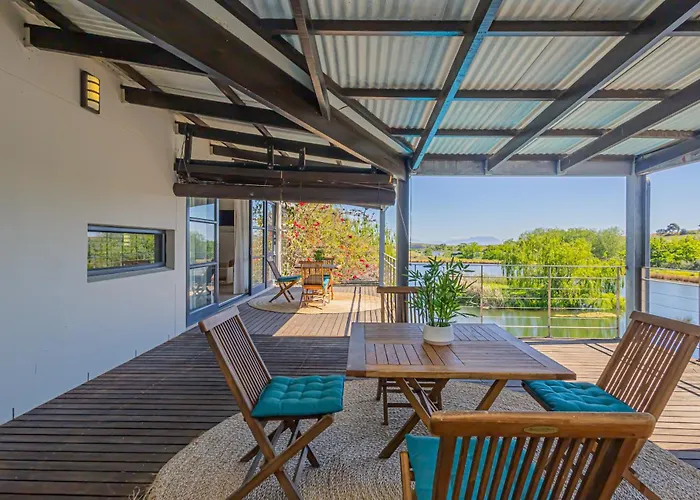 Ladybird Boutique Hotel At Kanonkop Operated By Touch Down Africa