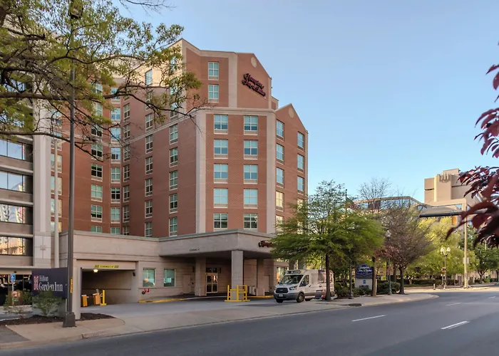 Hampton Inn & Suites Arlington Crystal City Dca