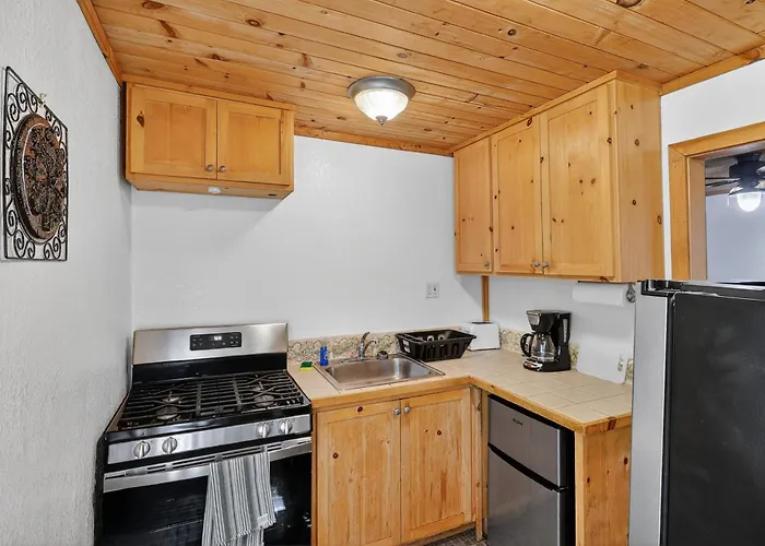 Rouge Cobb Mountain Hotel - Cabin 3