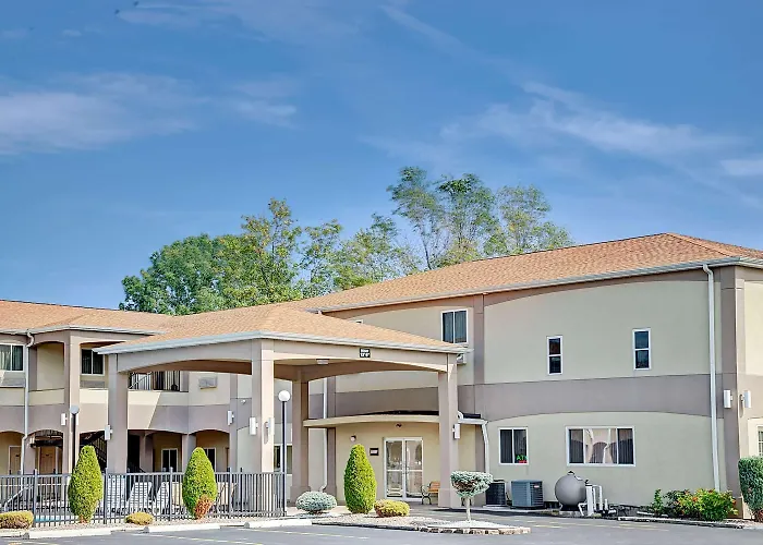 Days Inn & Suites By Wyndham Niagara Falls/Buffalo