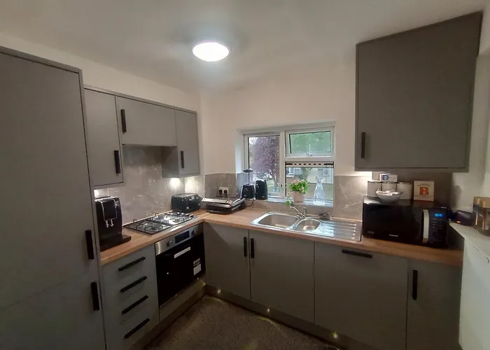 Oxfords 5 Star Lux 2 Bedroom Flat Near Jr 5 Pax, Permit Parking