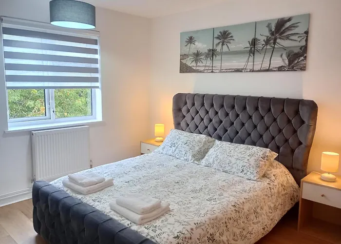 Oxfords 5 Star Lux 2 Bedroom Flat Near Jr 5 Pax, Permit Parking