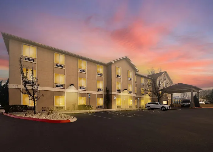 Comfort Inn & Suites Airport Convention Center