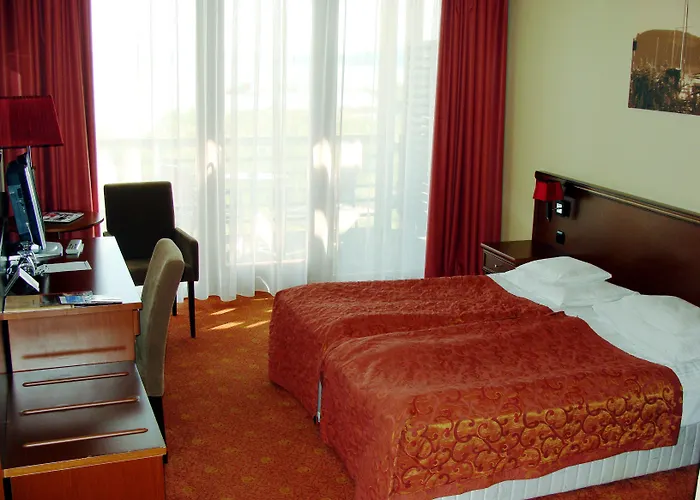 Hotel Golden Lake Resort