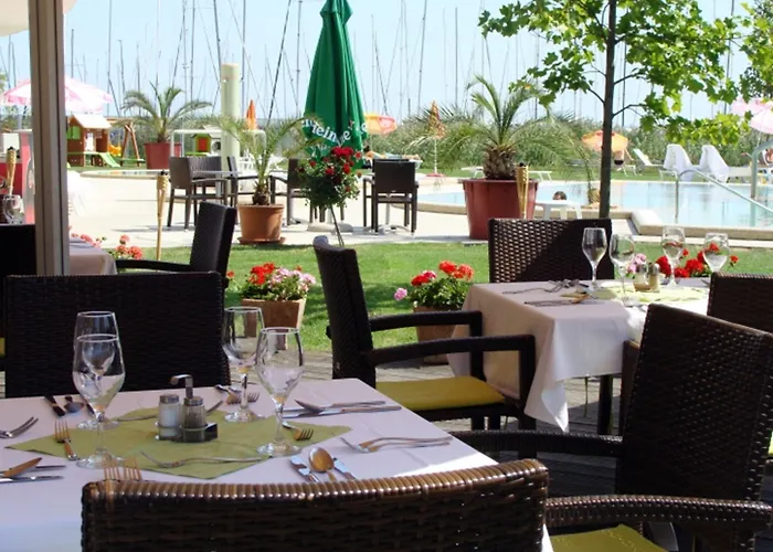 Hotel Golden Lake Resort