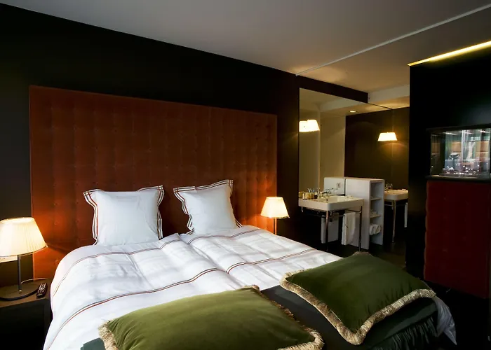 D-Hotel