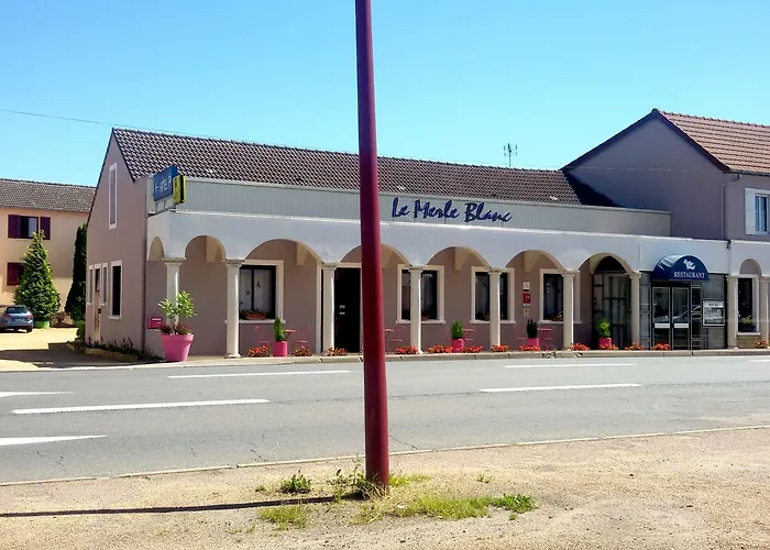 Le Merle Blanc Hotel Logis