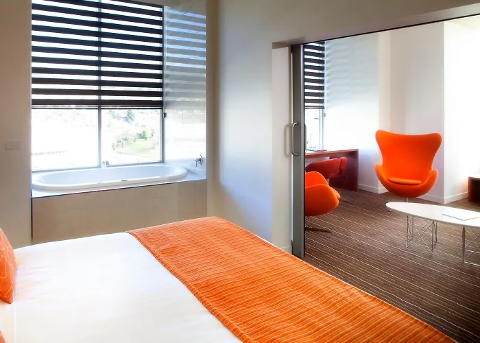 Mantra Charles Hotel