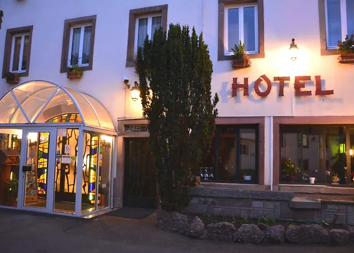 Logis Hotel Du Centre - Halte Ideale En Cyclotourisme Avec Garage A Velos Clos