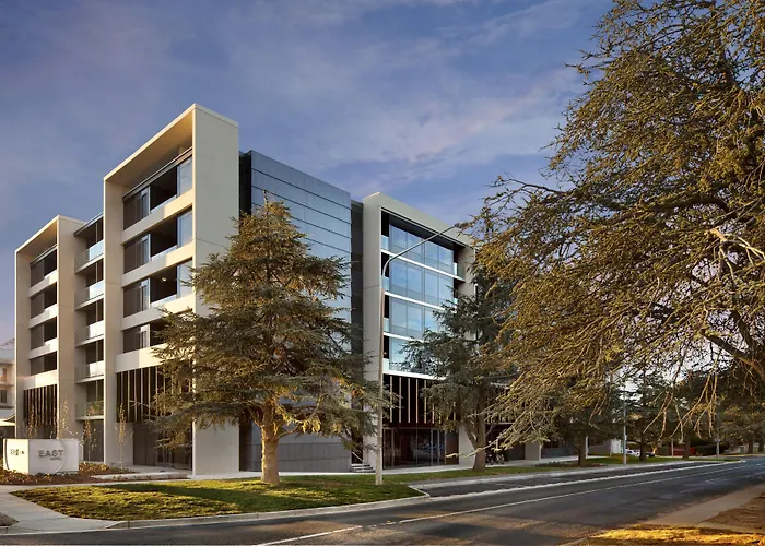 East Hotel And Apartments