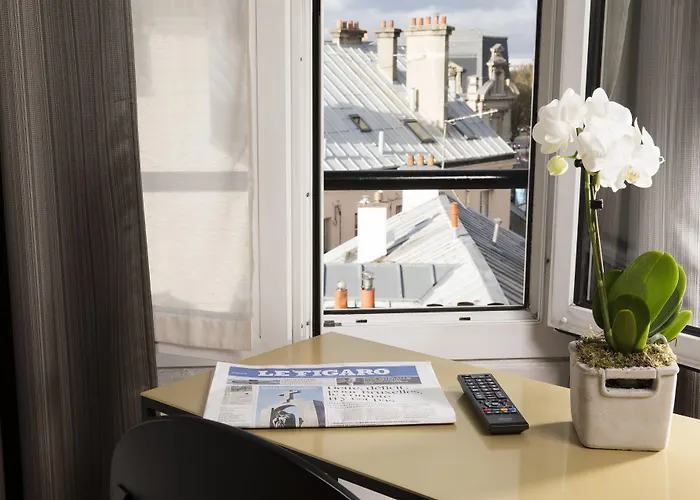 A L'Hotel Des Roys