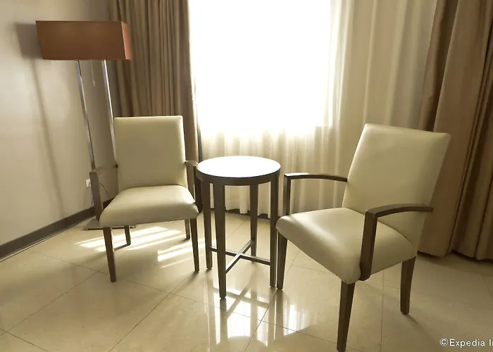 Mandarin Plaza Hotel