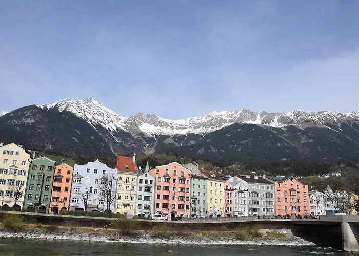 Riedz Apartments Innsbruck- Zentrales Apartmenthaus mit grüner Oase
