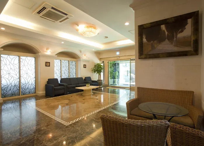 Elin Hotel