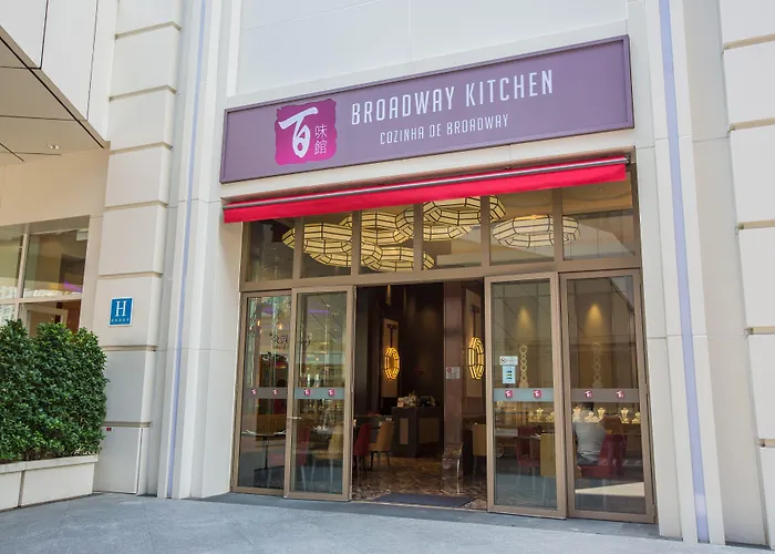 Broadway Hotel