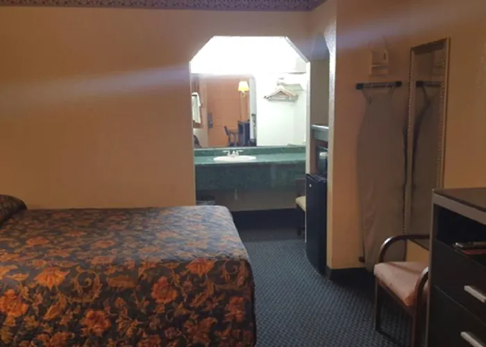 Regency Inn Motel By The Beach