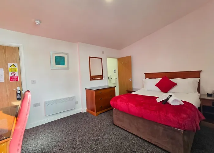 Hullywood Rooms With Shared Kitchen Facilities