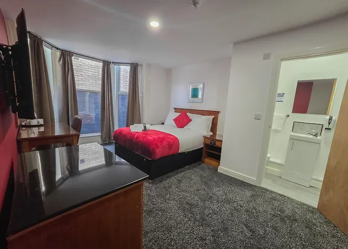 Hullywood Rooms With Shared Kitchen Facilities