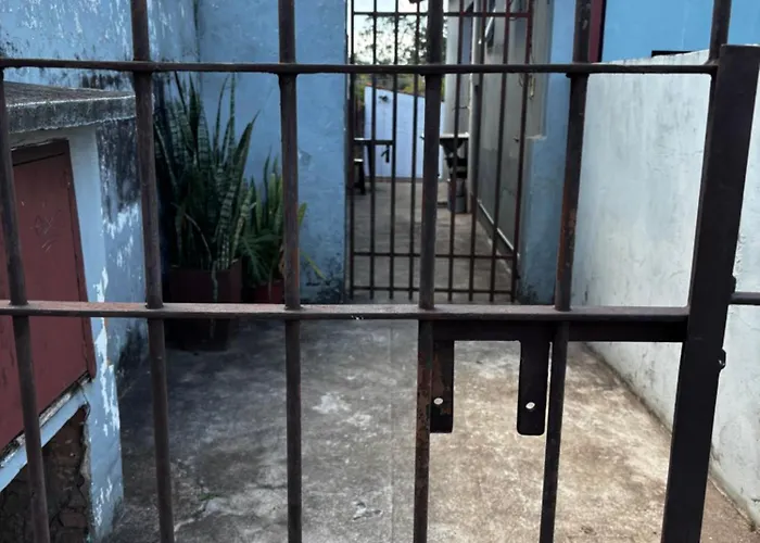 Quarto janelinha barão geraldo
