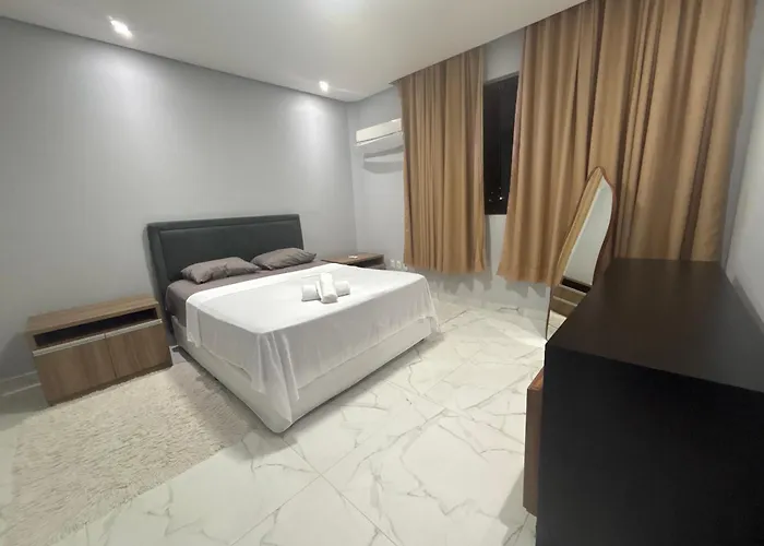 Apartamento novinho e central - 2 ou 3 quartos, 2 banheiros, elevador e estacionamento