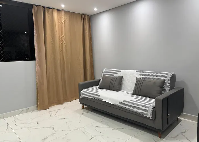 Apartamento novinho e central - 2 ou 3 quartos, 2 banheiros, elevador e estacionamento