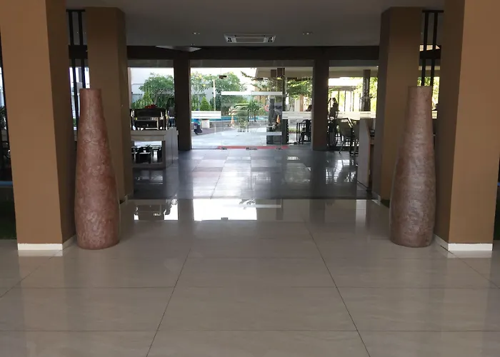 Front One Akshaya Hotel Karawang