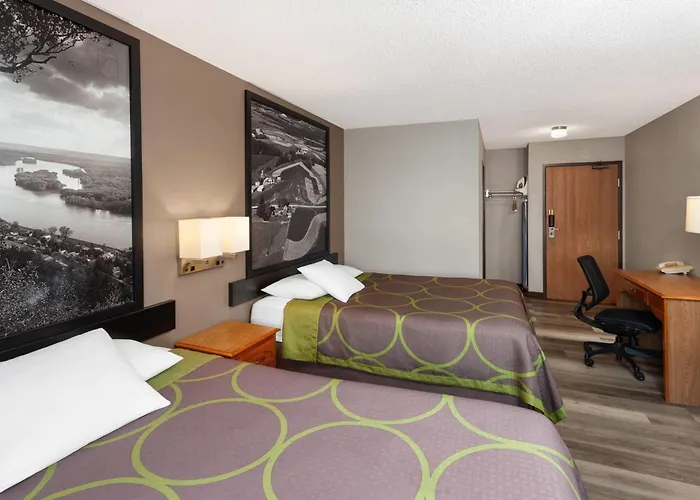 Super 8 By Wyndham Green Bay Near Stadium