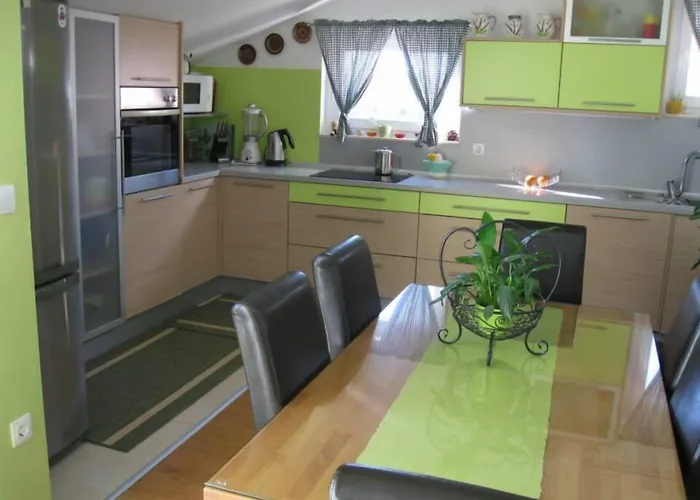 Apartments Zelic Tucepi