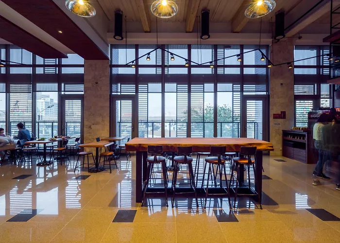 Watermark Hotel Kaohsiung Main Station