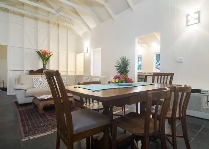 Port Douglas Cottage & Lodge