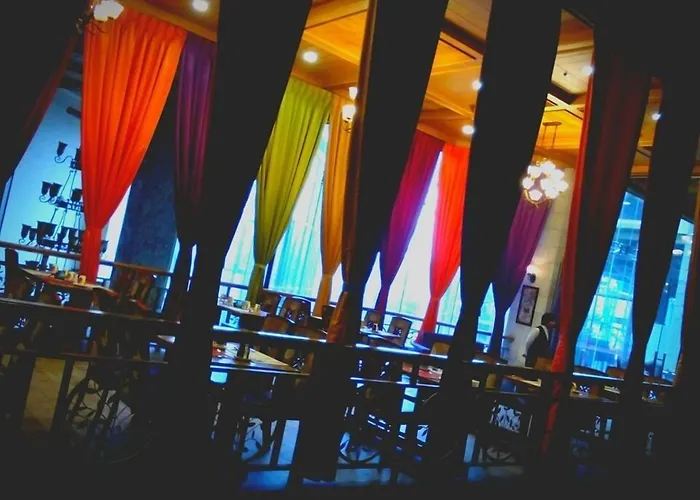 Paragon Hotel And Suites
