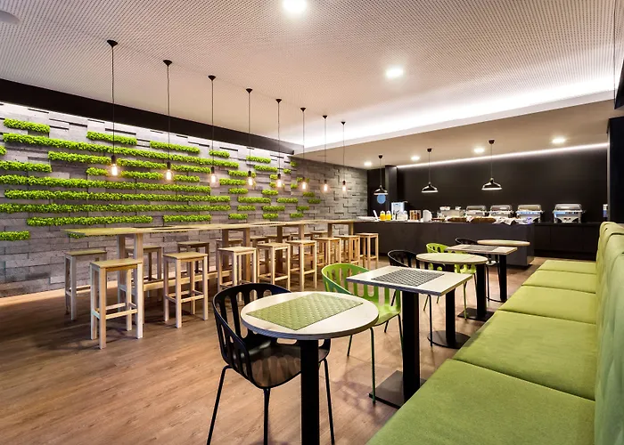 Neat Hotel Avenida