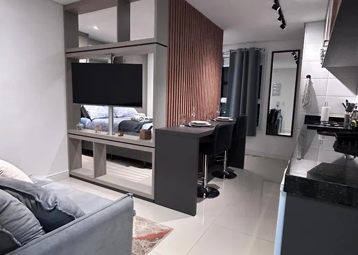 Studio luxuoso novo com ar condicionado e cozinha completa - Centro