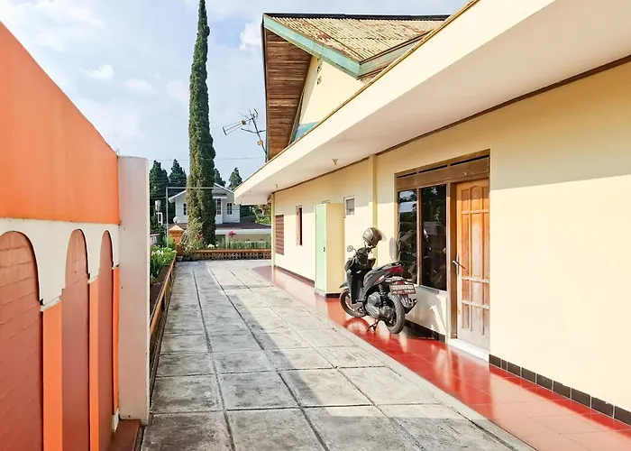 Hotel Muncul Sari Near Bukit Sekipan Tawangmangu Redpartner