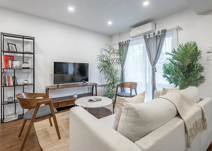 Modern 2Br - 2 Full Bathrooms - Trendy Location