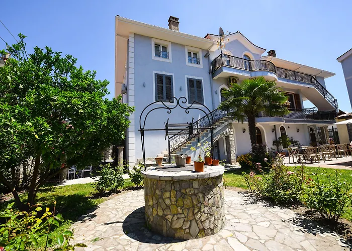 Rose Garden Hotel
