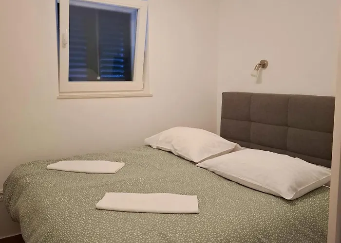 Apartments Crljen