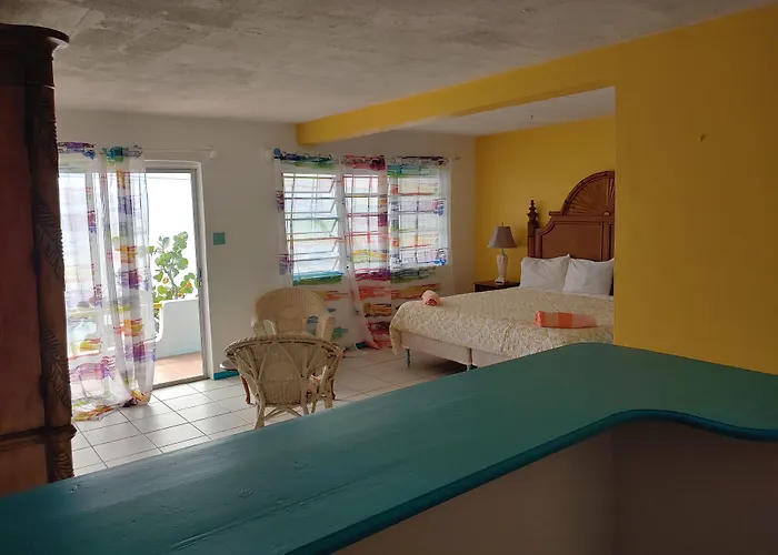 Orrie'S Beach Bar And Hotel