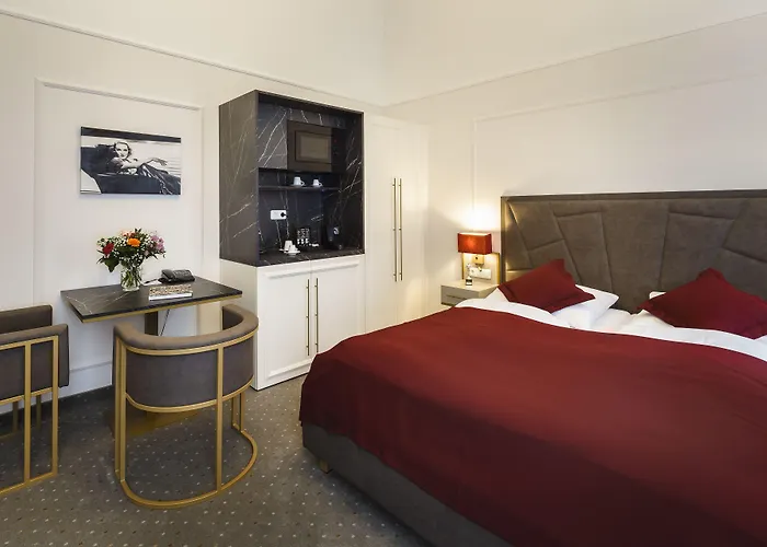 Star-Apart Hansa Hotel