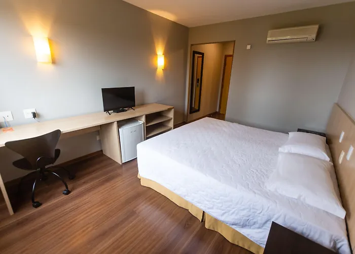 Hotel Campo Largo Express