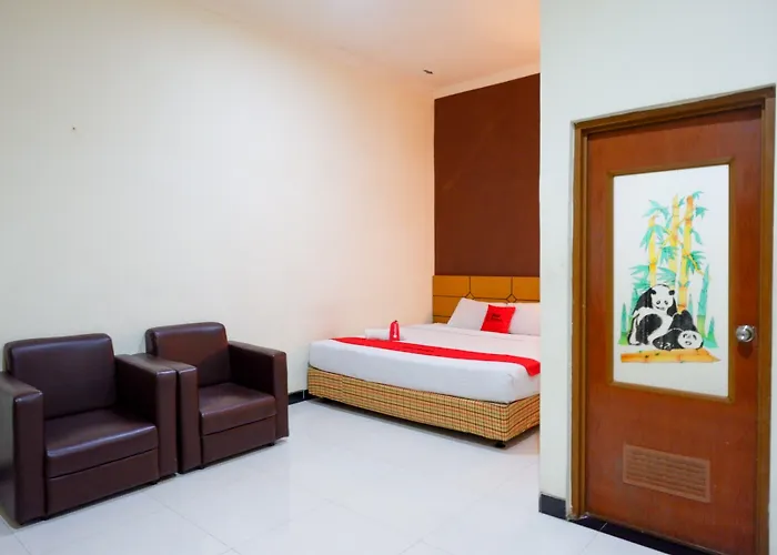 RedDoorz near Monumen Habibi Ainun