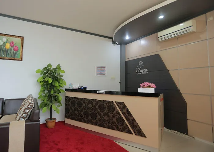 Oyo 1864 Tiara Guest House