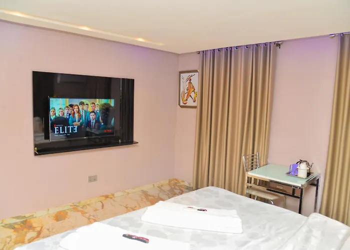 Triple Tee Luxury Hotel & Service Apartments Surulere