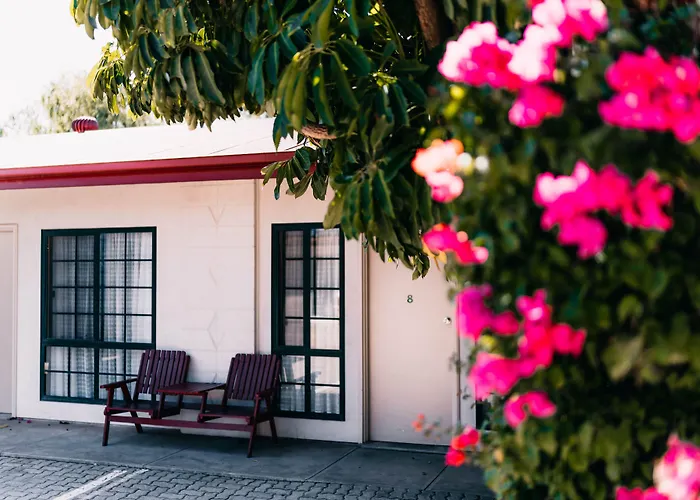 Motel Poinsettia