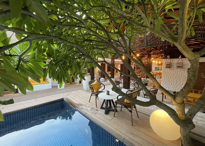 Atholhu Residence