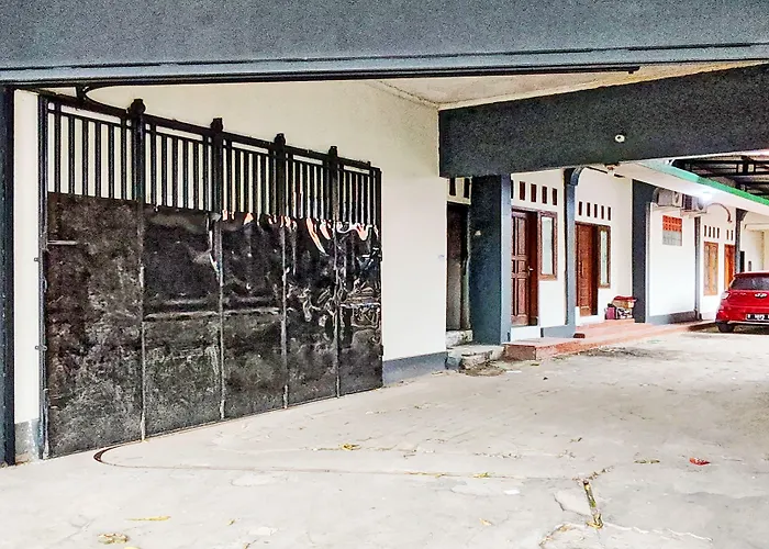 Oyo 93208 Guest House Cemara 2