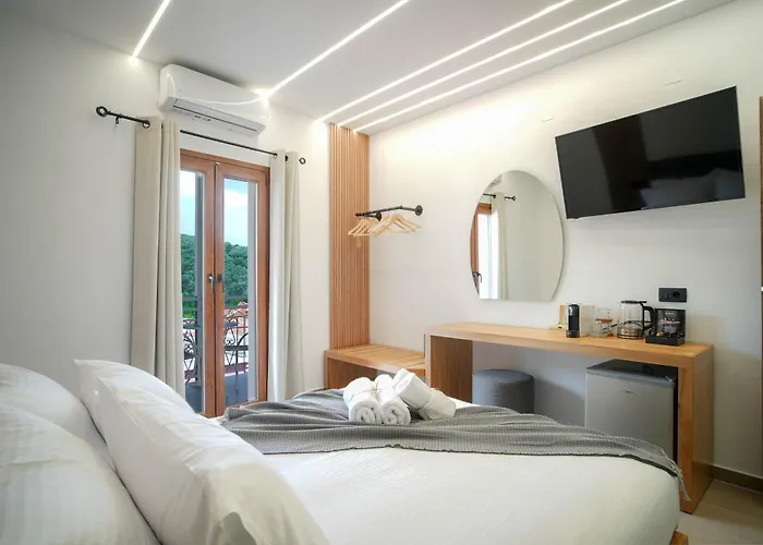 Omnia Deluxe Rooms