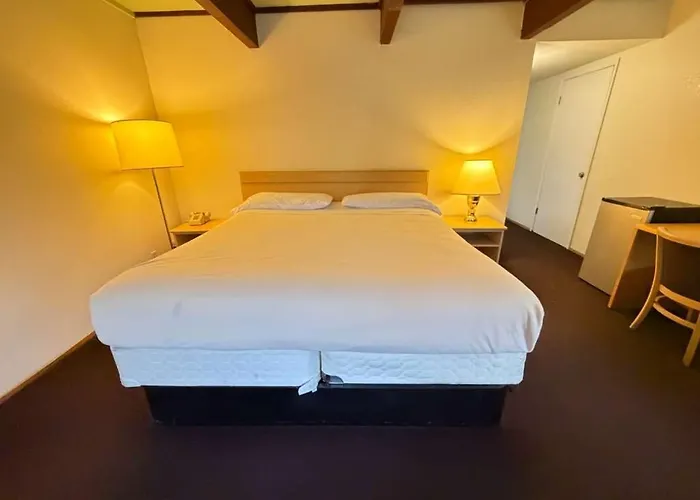 Royal Palms Motel