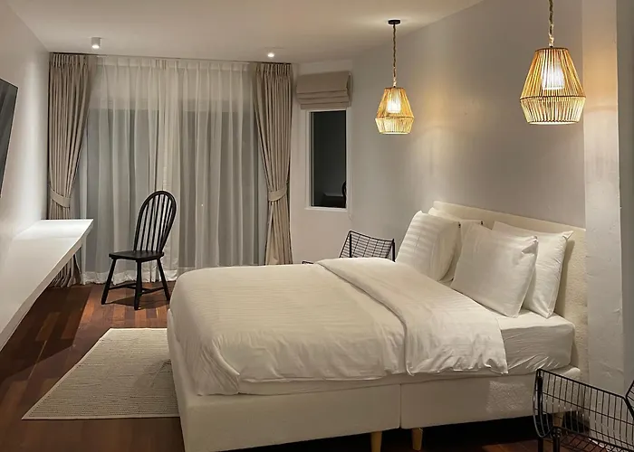 Goodthings Cafe & Hotel